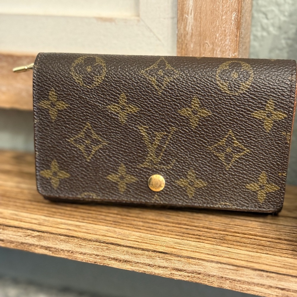 SALE 🎊 Louis Vuitton Monogram Canvas Wallet
